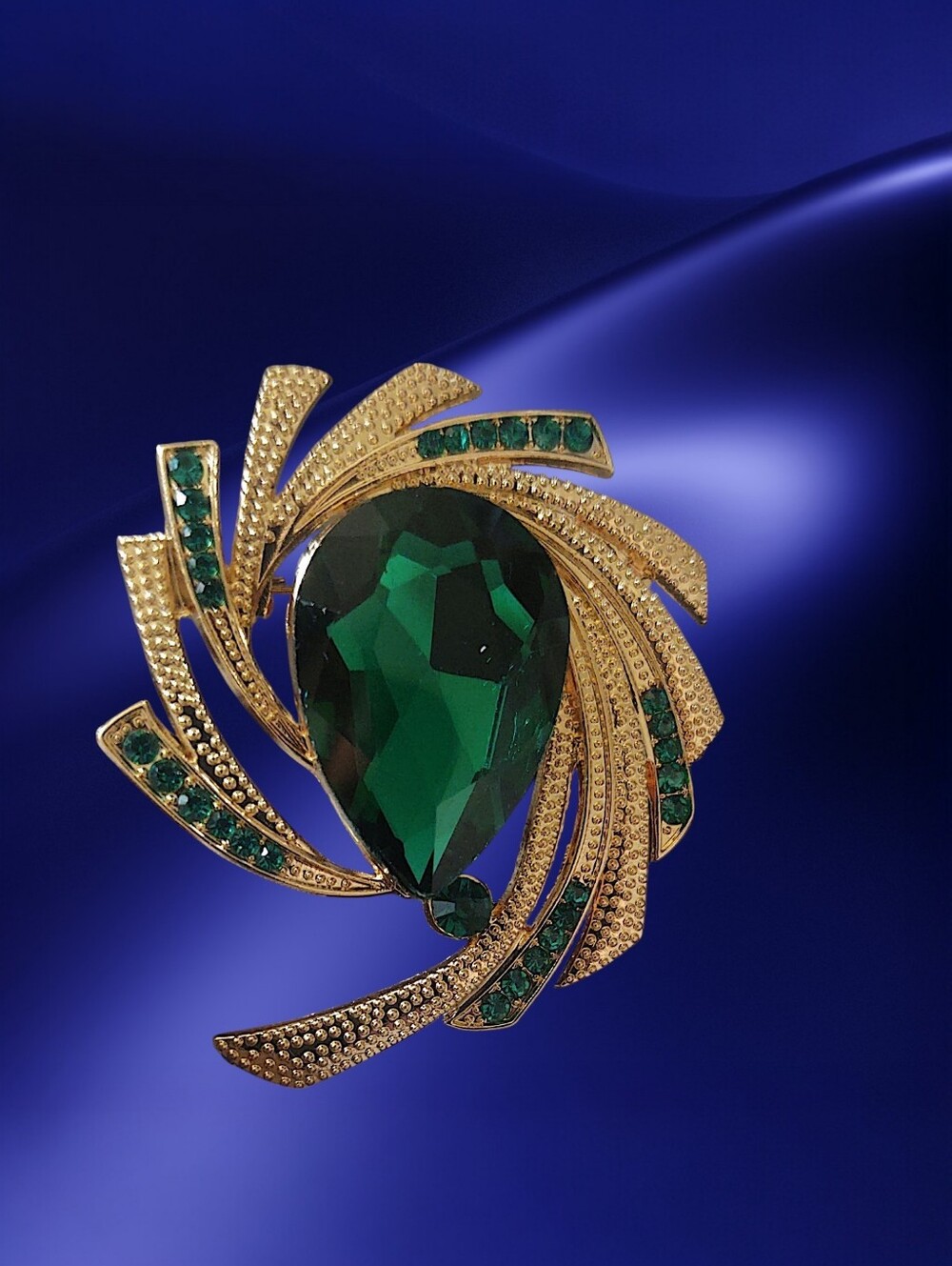 Art Deco Style Swirl Brooch